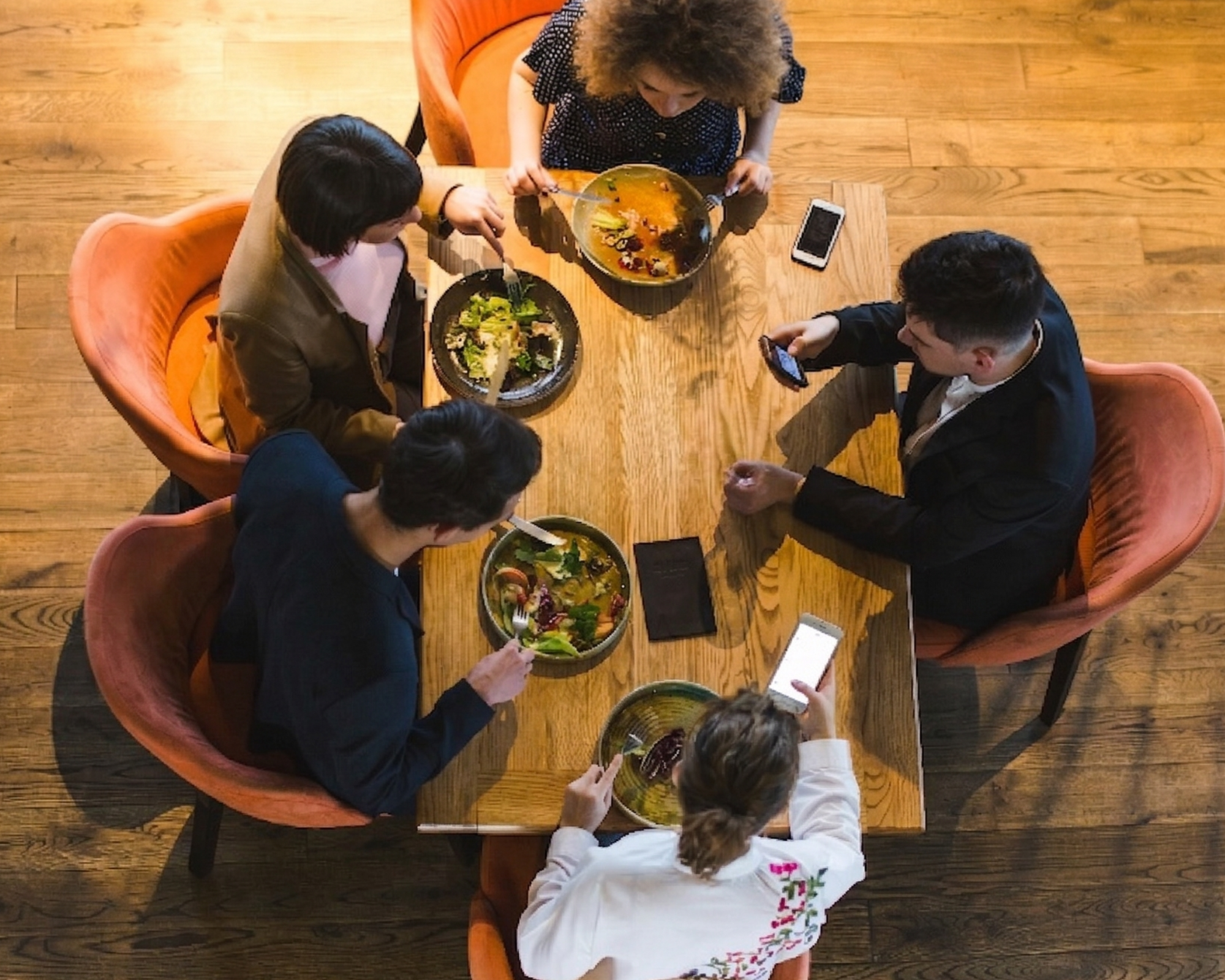 Titres-restaurant URSSAF 2026 : découvrez les règles, le plafond d’exonération, la participation employeur et les conditions d’attribution en entreprise.